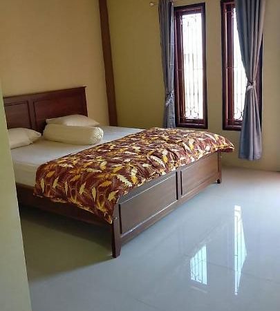 Andira Homestay Labuan Bajo Eksteriør bilde